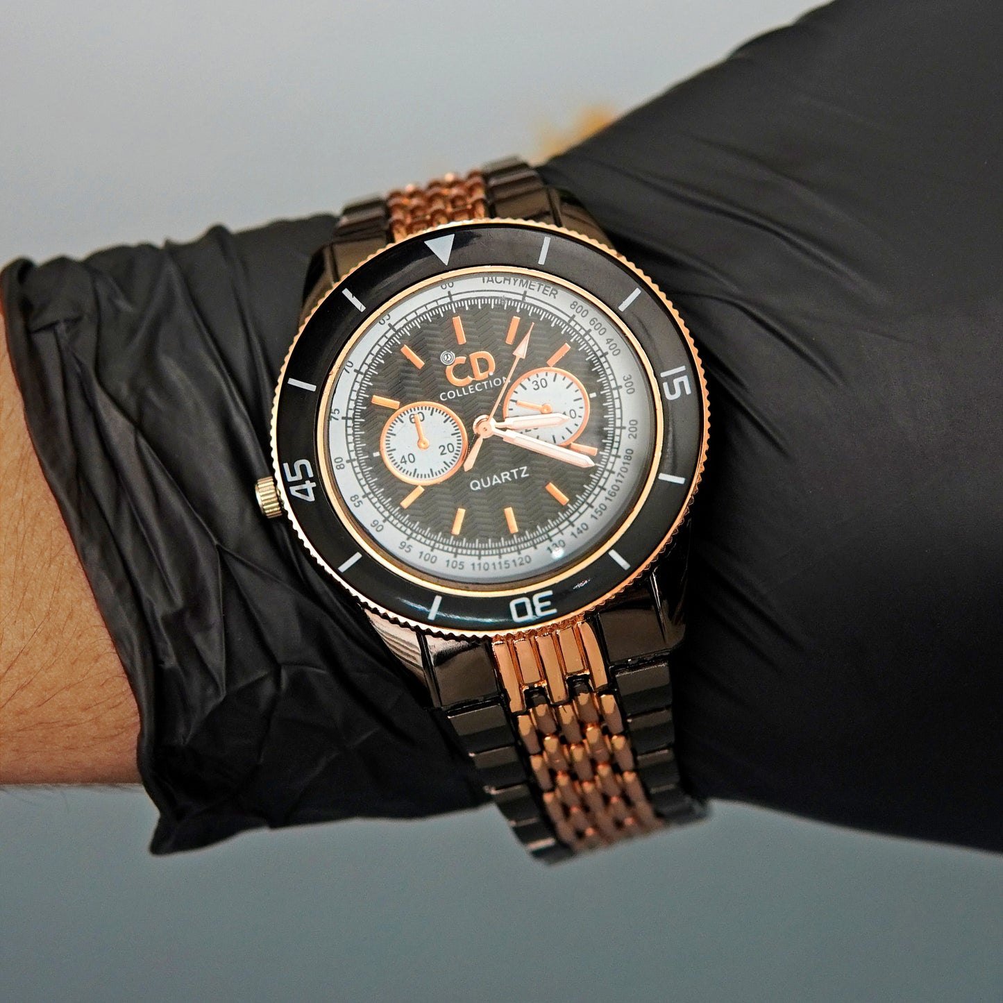 Stainless two tone Band Quartz Wrist Watch CD Collection Turntable Dial Men